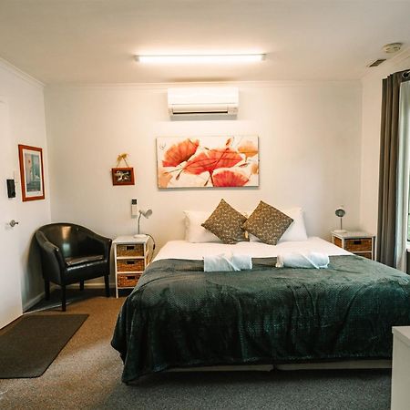 Alpine Riverside Cottages Porepunkah Bagian luar foto