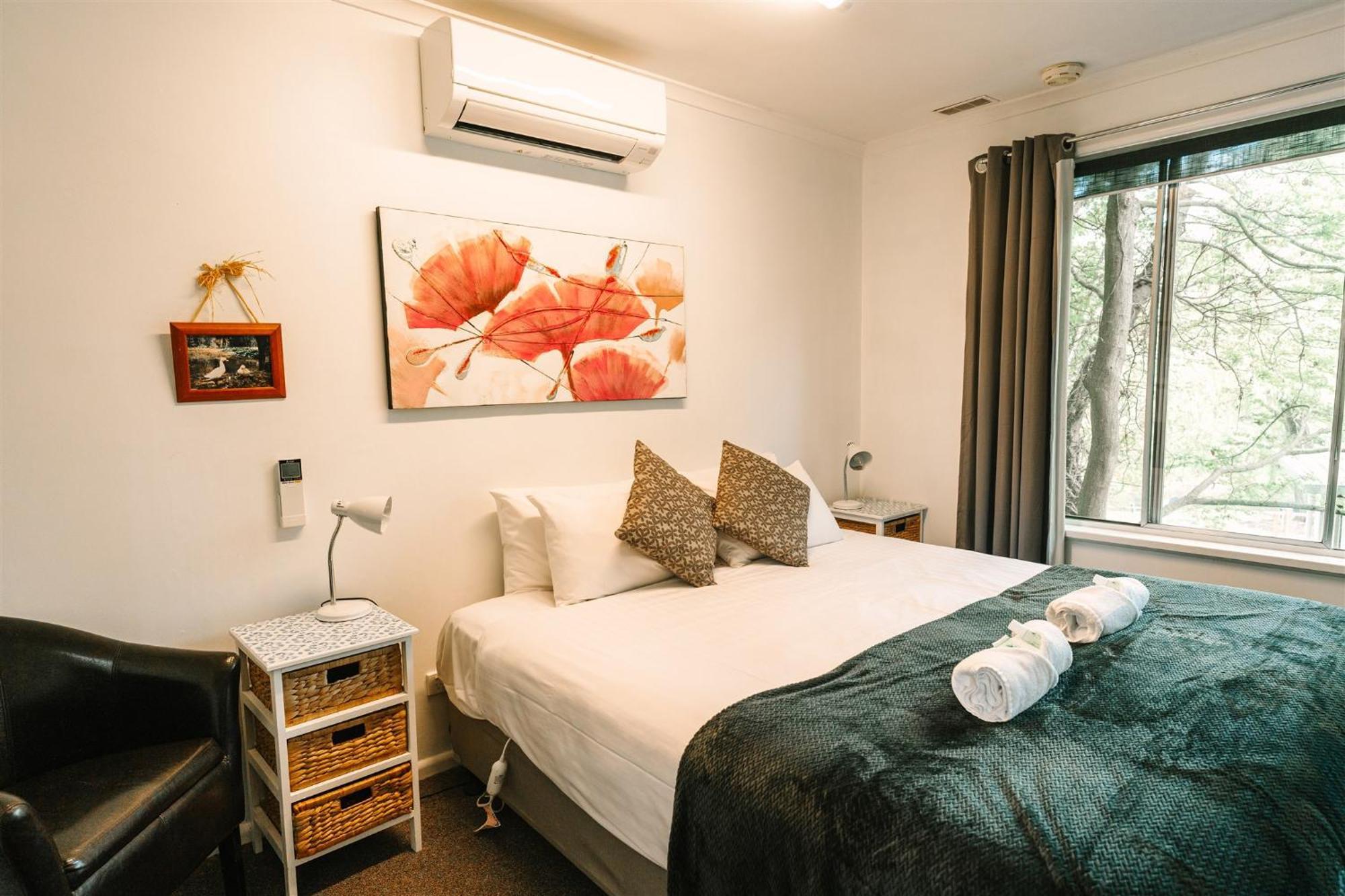 Alpine Riverside Cottages Porepunkah Bagian luar foto
