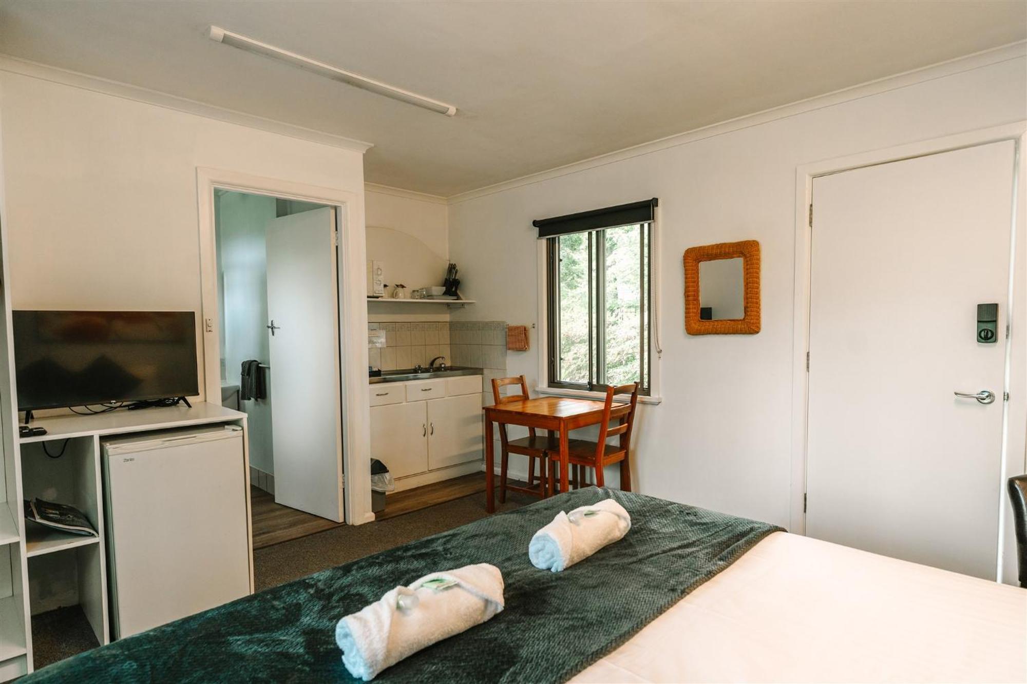 Alpine Riverside Cottages Porepunkah Bagian luar foto