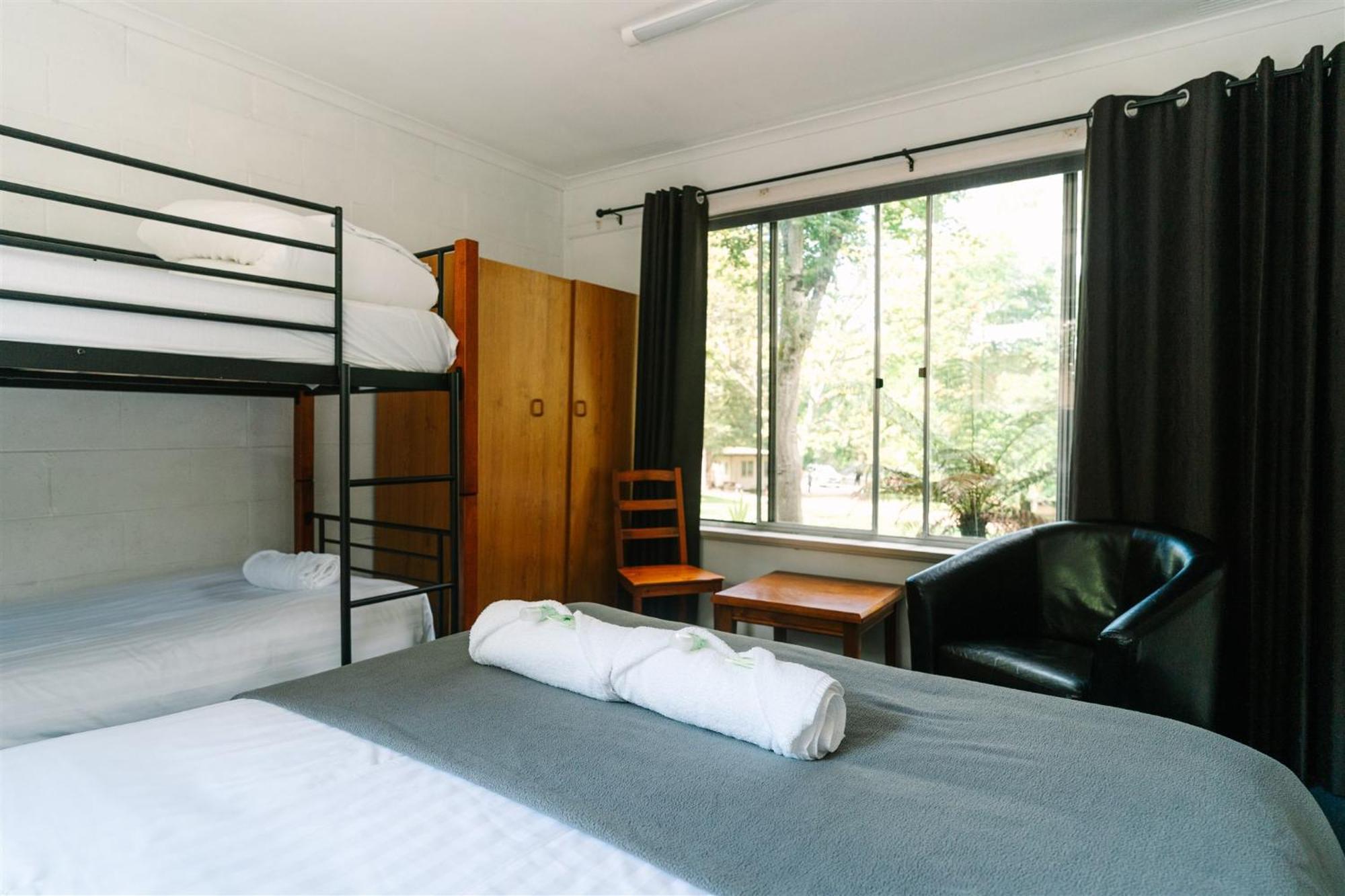 Alpine Riverside Cottages Porepunkah Bagian luar foto