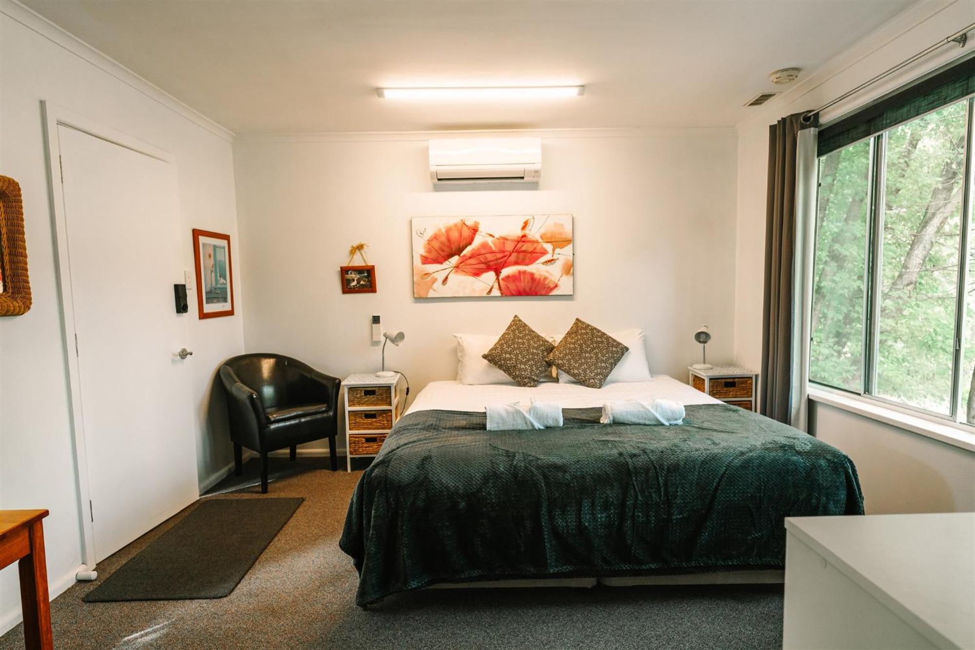 Alpine Riverside Cottages Porepunkah Bagian luar foto