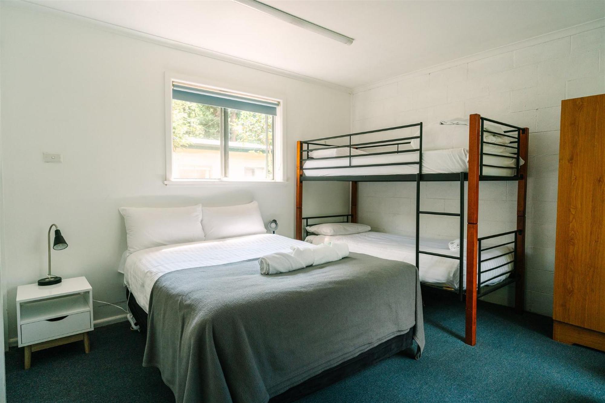Alpine Riverside Cottages Porepunkah Bagian luar foto