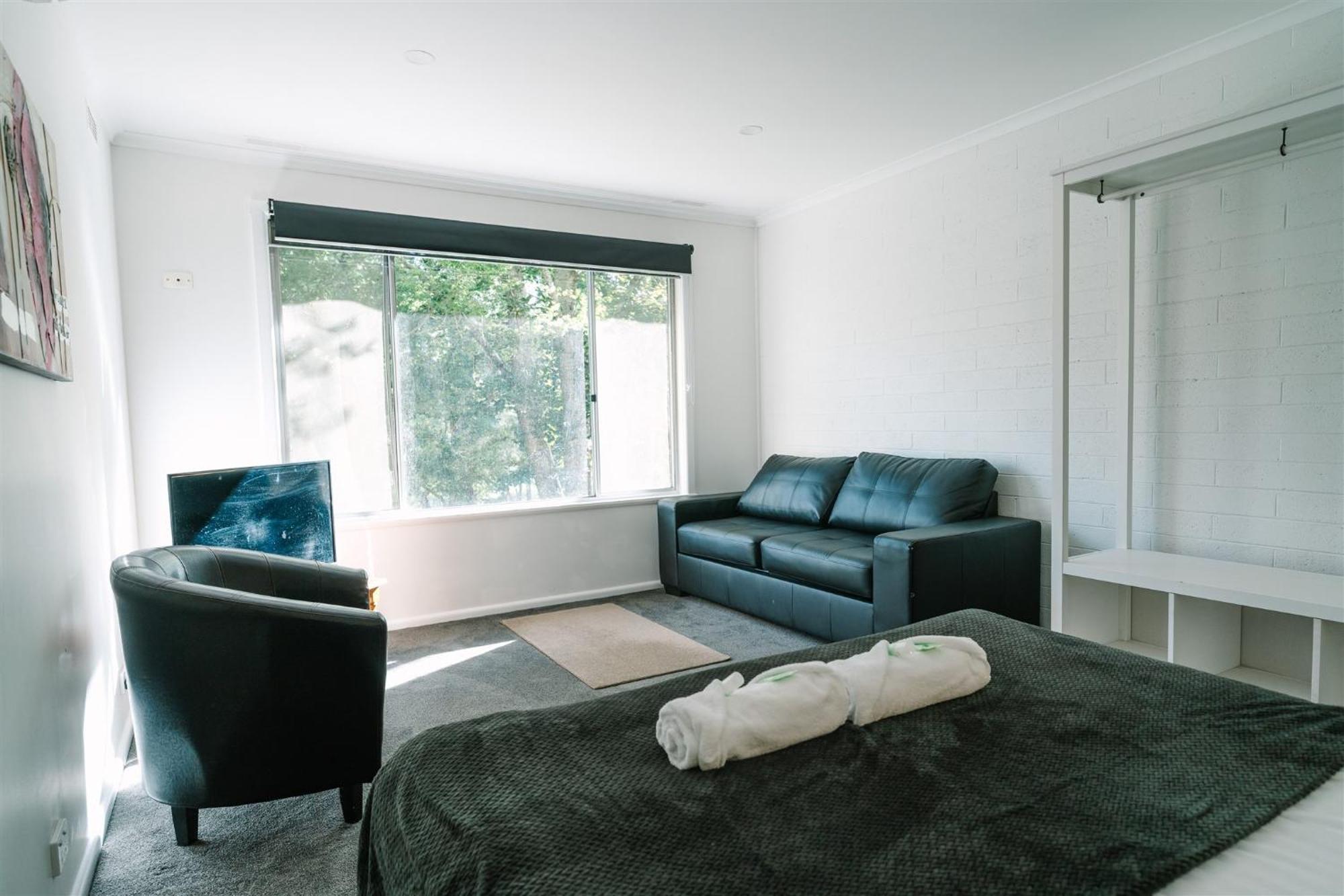 Alpine Riverside Cottages Porepunkah Bagian luar foto