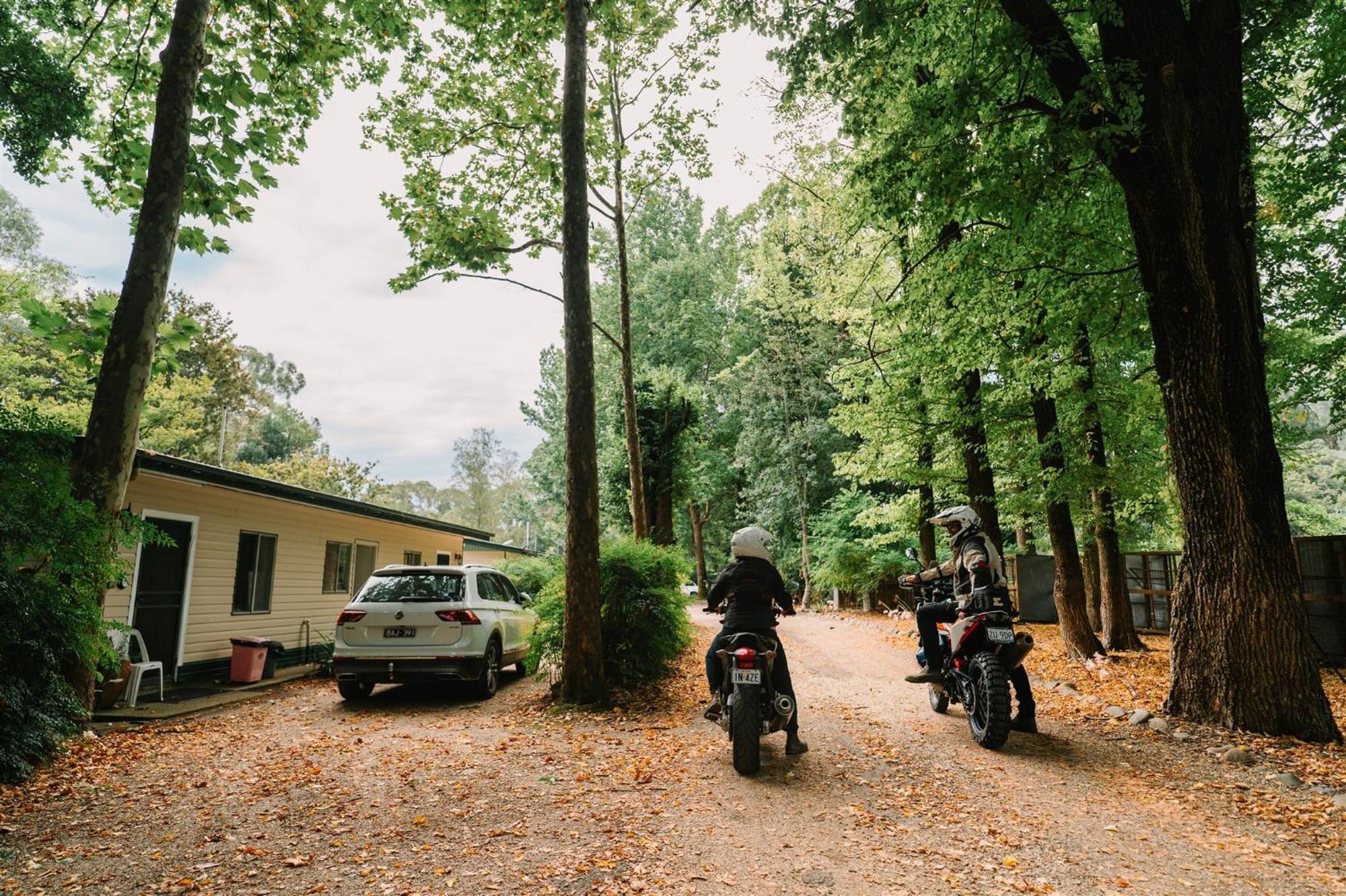 Alpine Riverside Cottages Porepunkah Bagian luar foto