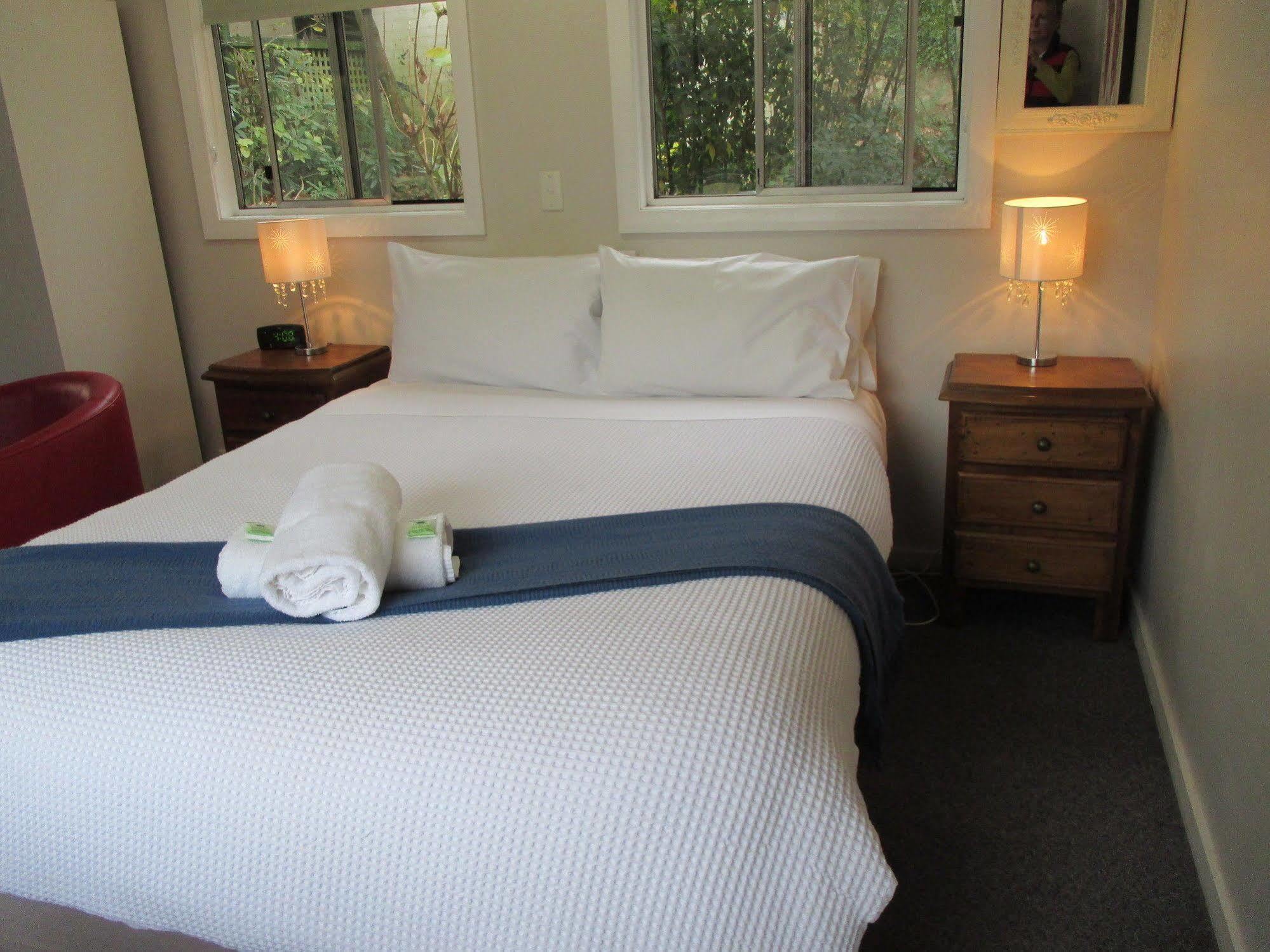 Alpine Riverside Cottages Porepunkah Bagian luar foto