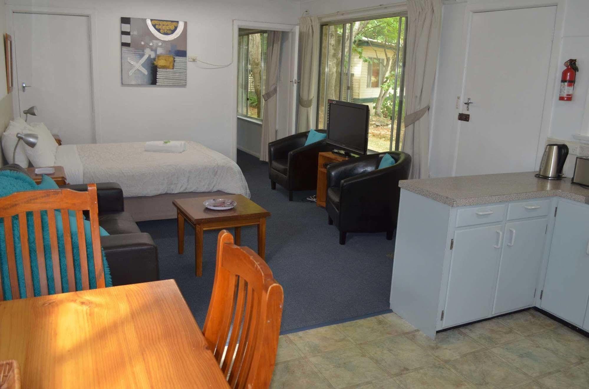 Alpine Riverside Cottages Porepunkah Bagian luar foto