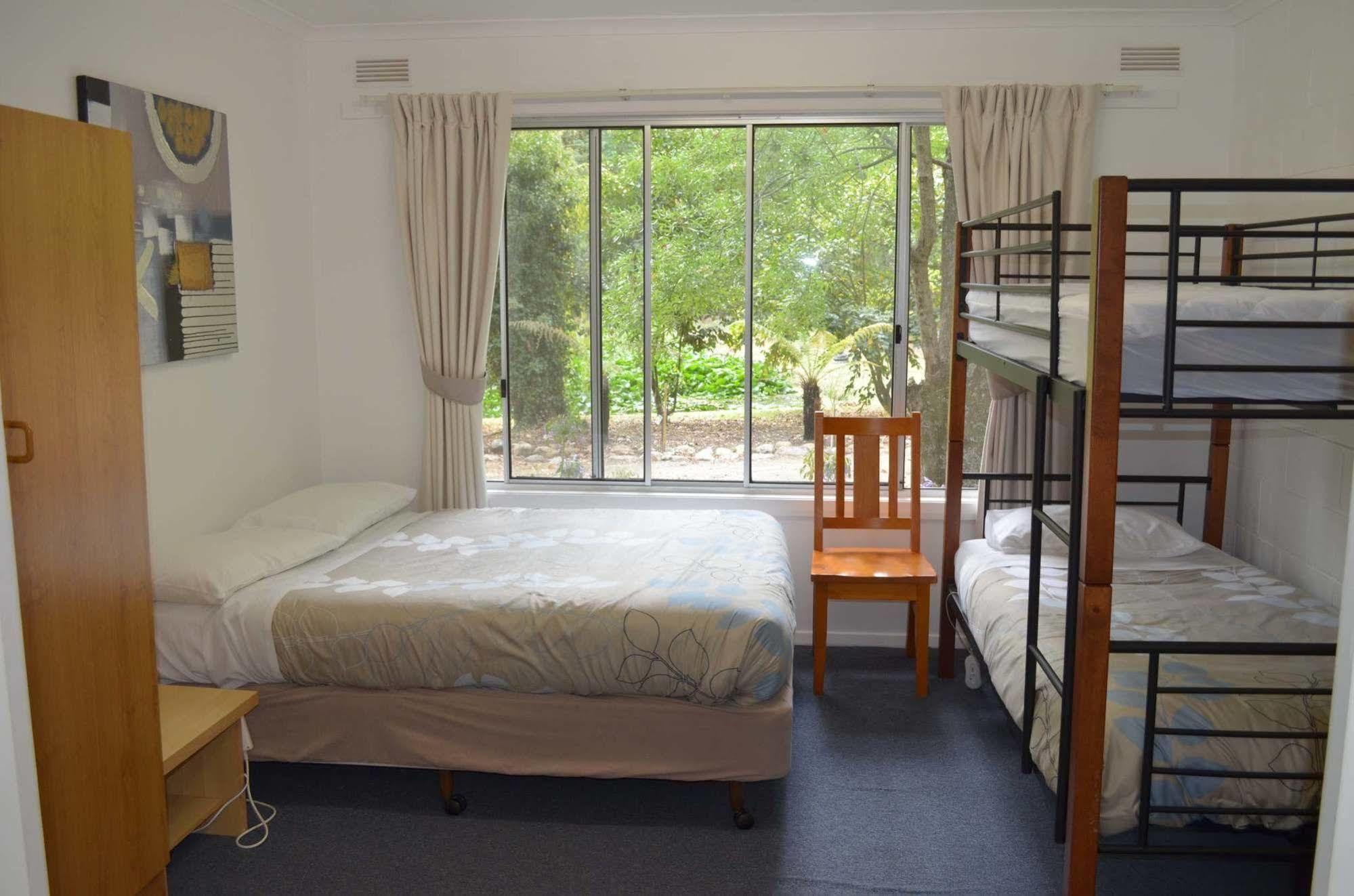 Alpine Riverside Cottages Porepunkah Bagian luar foto