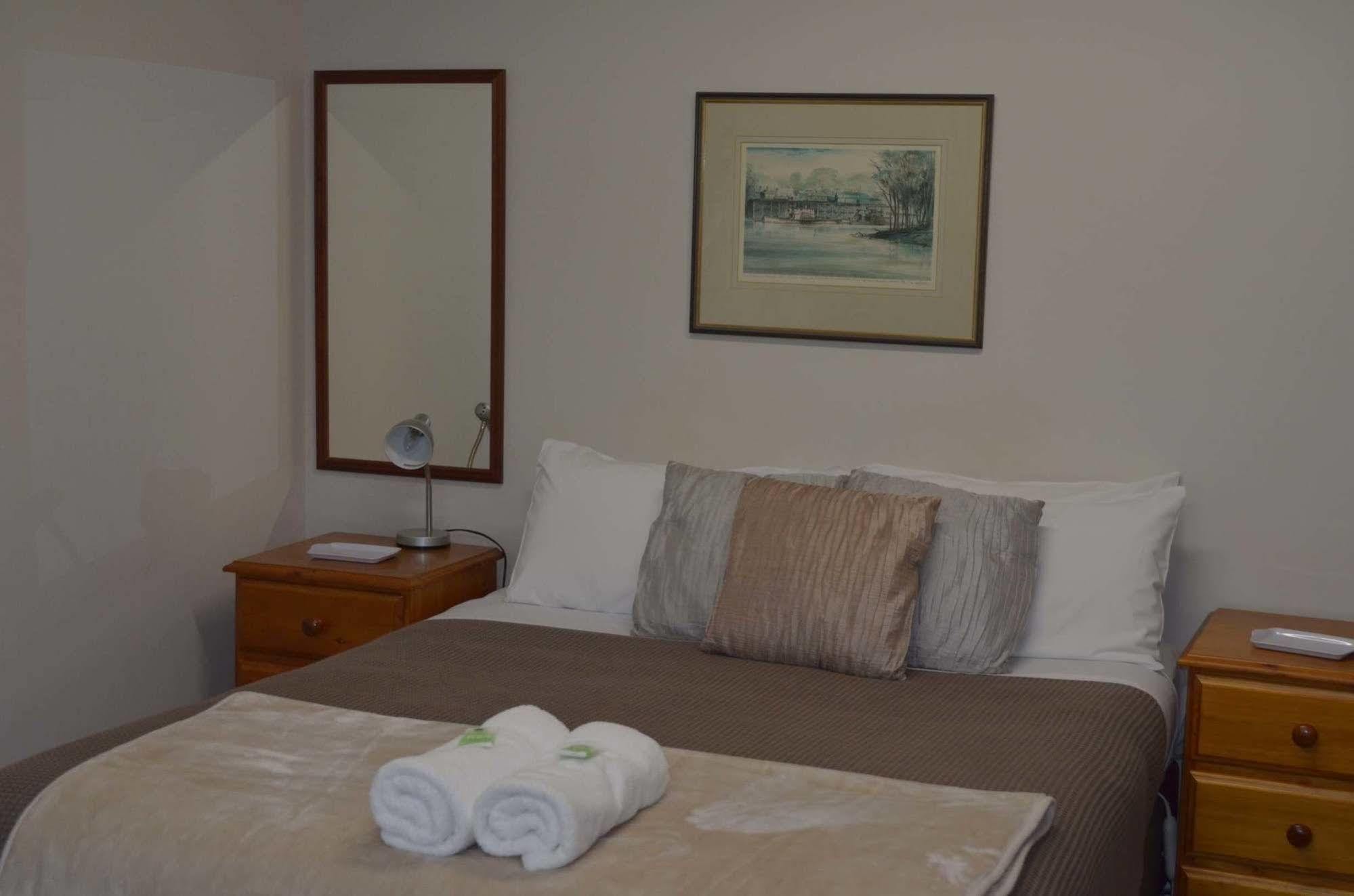 Alpine Riverside Cottages Porepunkah Bagian luar foto