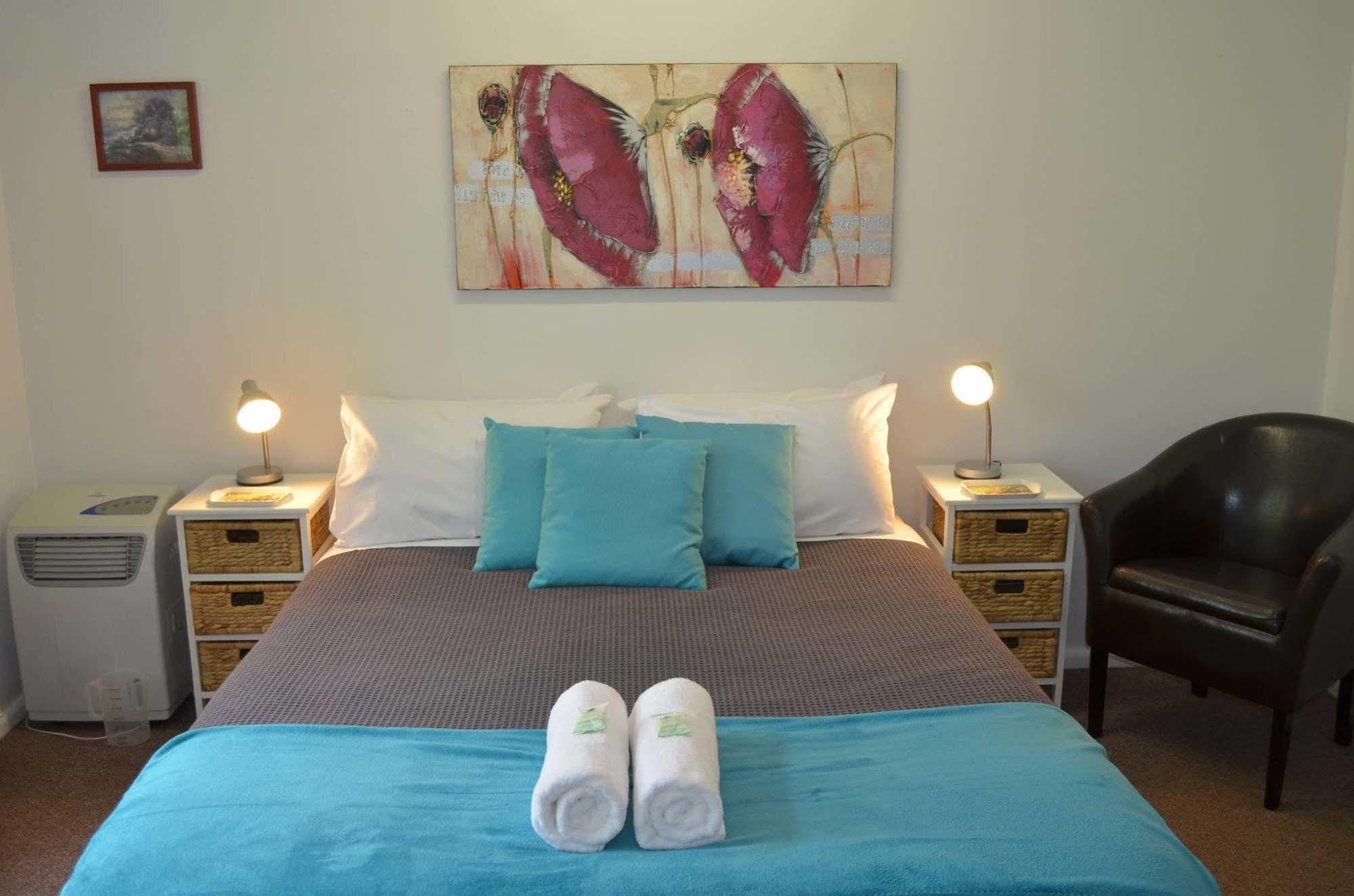 Alpine Riverside Cottages Porepunkah Bagian luar foto