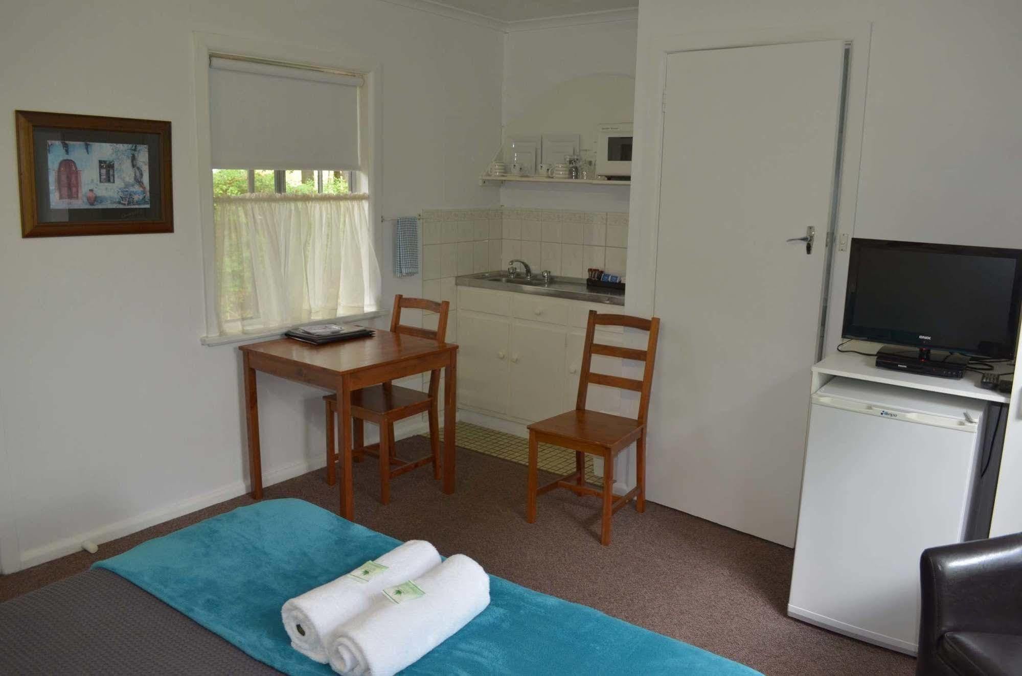 Alpine Riverside Cottages Porepunkah Bagian luar foto